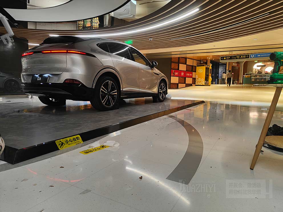 車(chē)展地臺(tái)華熠公司助力商場(chǎng)汽車(chē)品牌展示