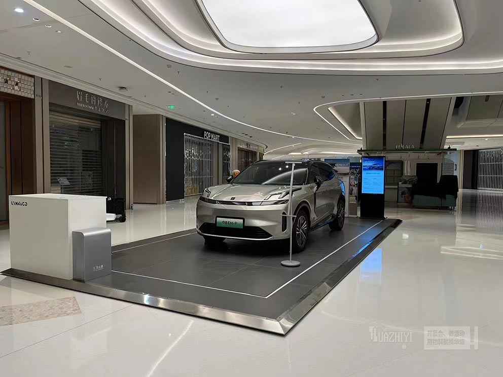 鄭州地臺出租廠家搭建了臨時(shí)車展的全套物料，讓您省心省力