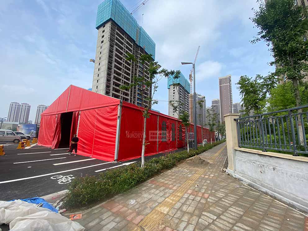 鄭州篷房租賃搭建的紅色篷房十分喜慶充滿美感