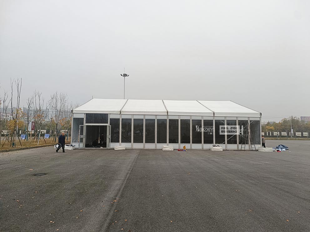 鄭州篷房搭建的玻璃篷房用作汽車臨時(shí)展廳很合適
