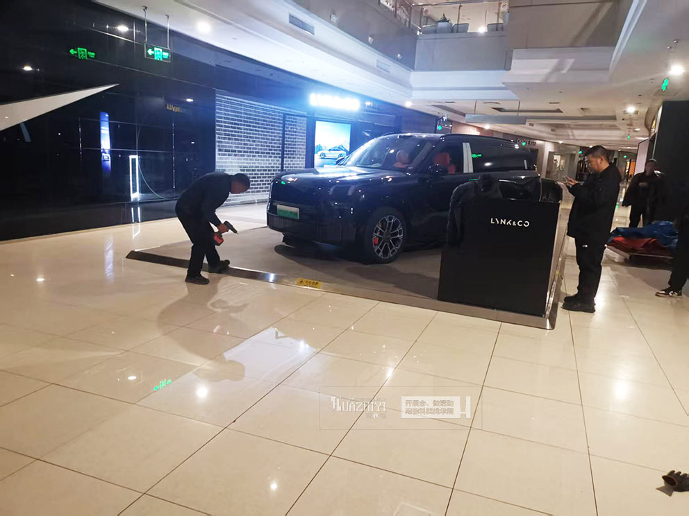 鄭州車展地臺租賃：防滑耐磨易清潔，提升展臺質感